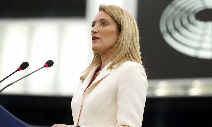 Ρομπέρτα Μέτσολα: Το Ευρωπαϊκό Κοινοβούλιο και η Δημοκρατία δέχονται επίθεση