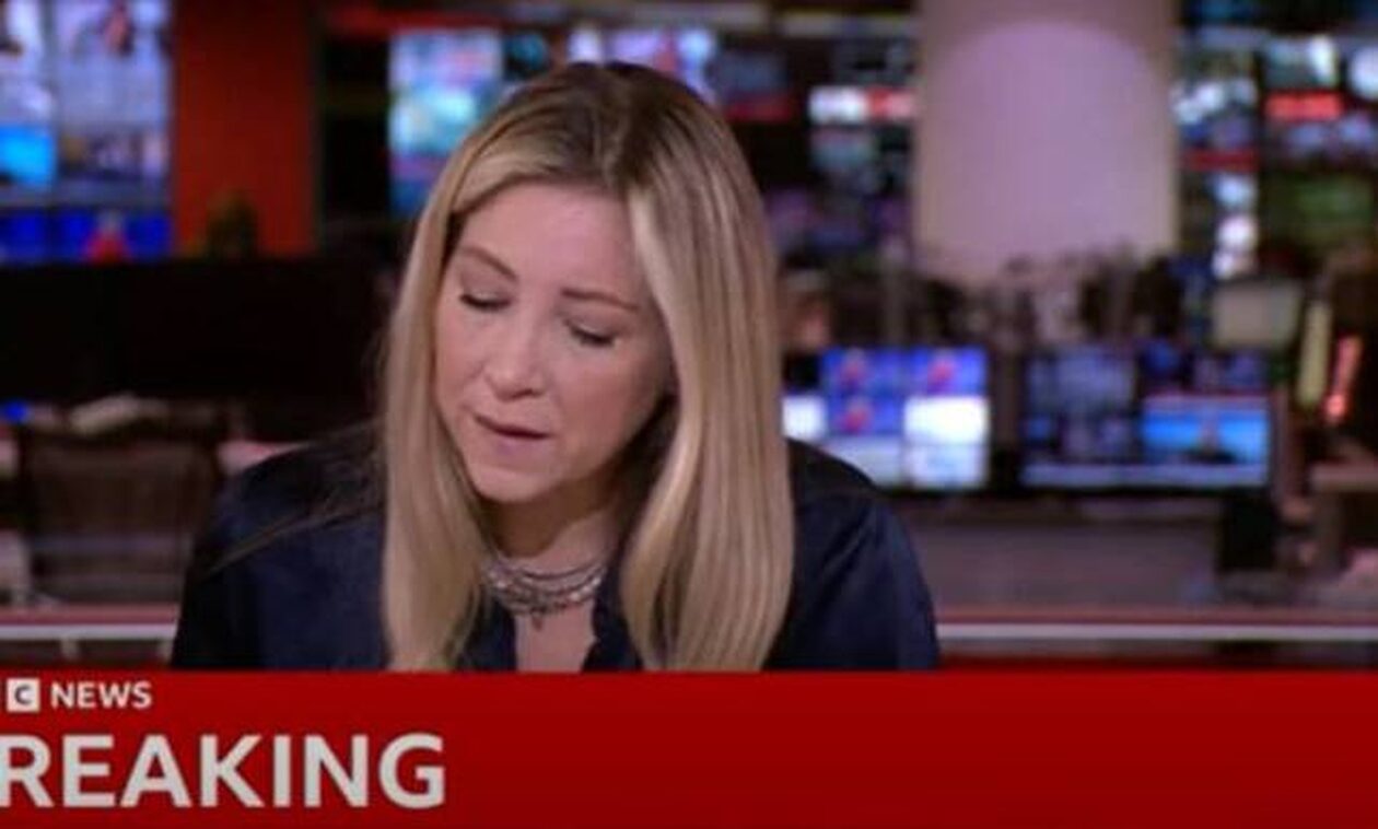 Βρετανία: Παρουσιάστρια του BBC «λυγίζει» για τον θάνατο παιδιών