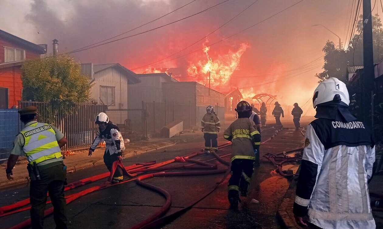 Μάχη με τις φωτιές στη Χιλή – Οι φλόγες απειλούν κατοικημένες περιοχές