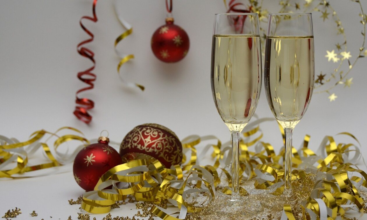 Αλκοόλ και εορταστικά τρόφιμα: Συμβουλές για ασφαλείς γιορτές