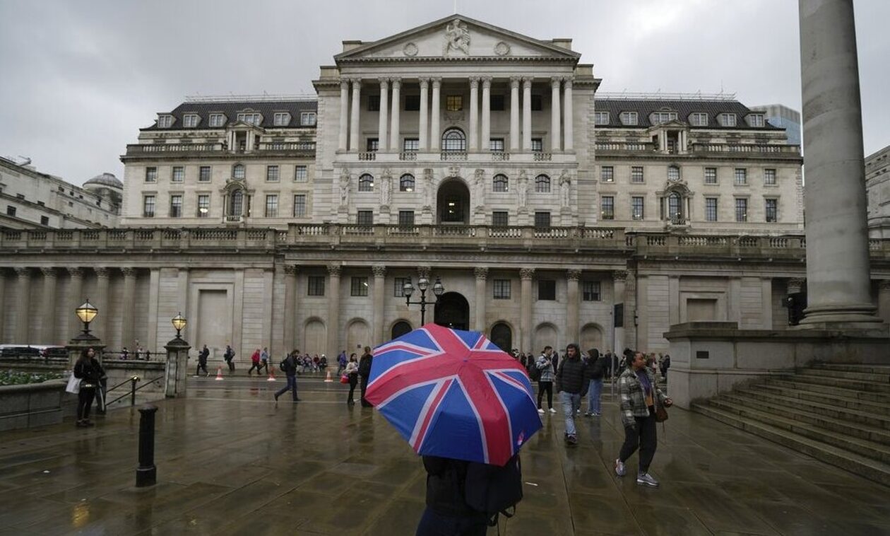 Η Τράπεζα της Αγγλίας αύξησε το βασικό της επιτόκιο κατά 50 μονάδες