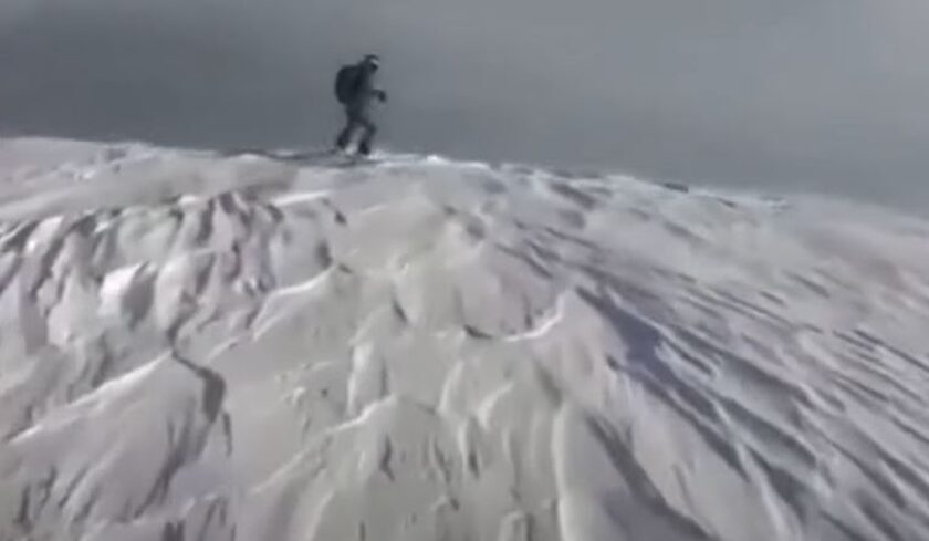 «Κόβει» την ανάσα βίντεο από τη Ρωσία – Χιονοστιβάδα «κατάπιε» σκιέρ