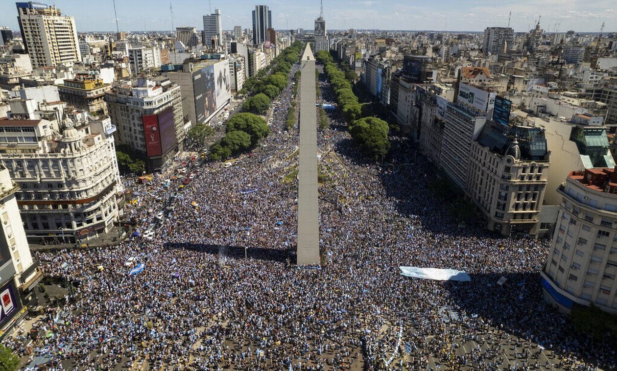 Τελικός Μουντιάλ 2022: LIVE οι ξέφρενοι πανηγυρισμοί στην Αργεντινή!