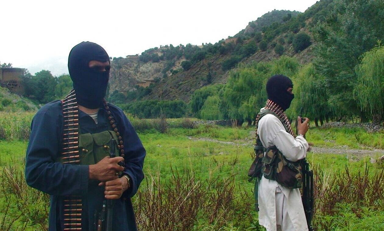 Πακιστάν: Ταλιμπάν κατέλαβαν αστυνομικό τμήμα και κρατούν ομήρους