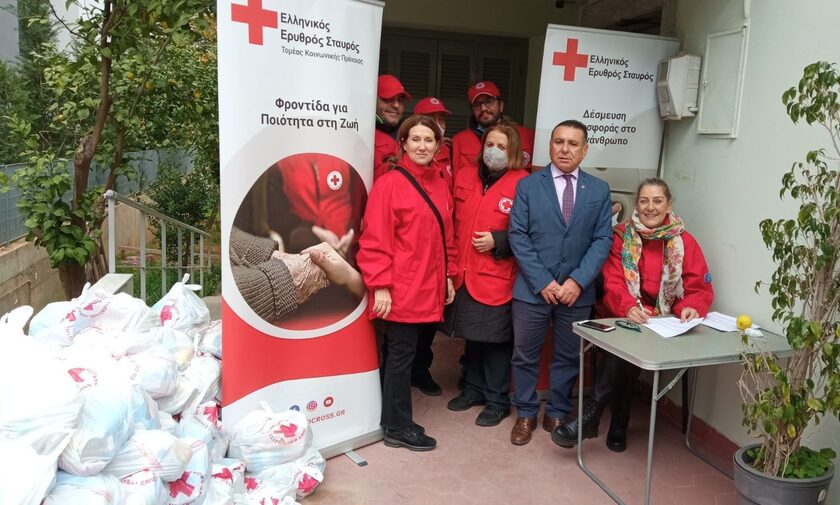 Ελληνικός Ερυθρός Σταυρός: Μοίρασε είδη πρώτης ανάγκης σε ευάλωτα νοικοκυριά