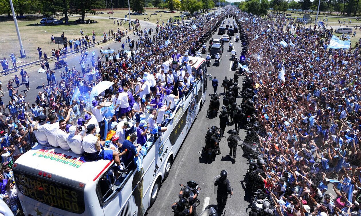 Αργεντινή: Live η παρέλαση των Παγκόσμιων Πρωταθλητών του Λιονέλ Μέσι!