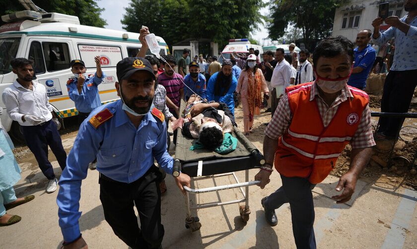 Ινδία: Τουλάχιστον 10 νεκροί σε τροχαίο με σχολικό λεωφορείο