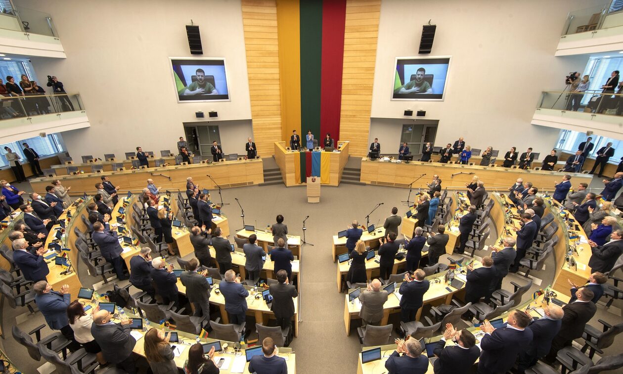 Λιθουανία: Απαγορεύει την οπλοκατοχή σε Ρώσους και Λευκορώσους