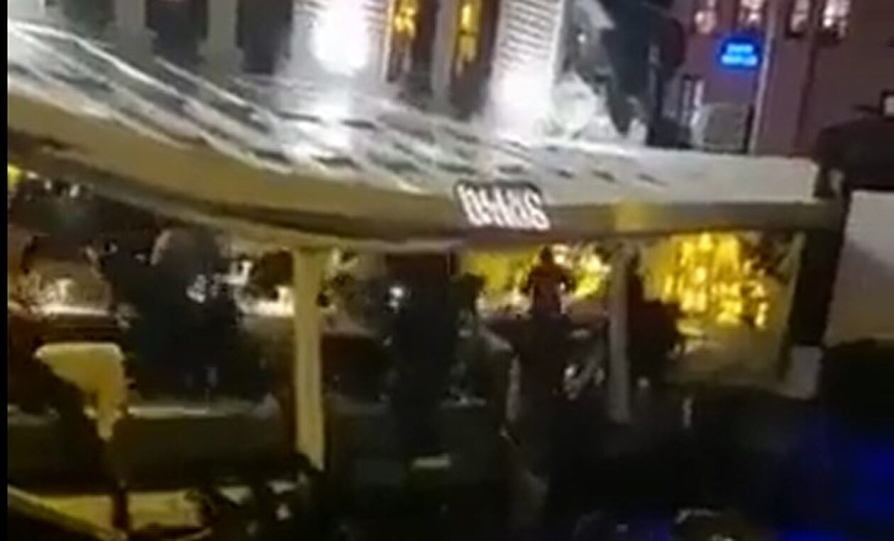 Κωνσταντινούπολη: Πανικός σε εστιατόριο - Πελάτες έπεσαν στη θάλασσα