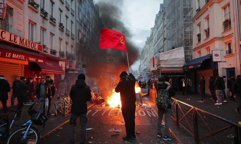 Κούρδοι διαμαρτύρονται για το ρατσιστικό έγκλημα στο Παρίσι