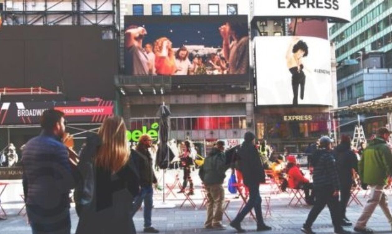 «Ανήκεις στην Αθήνα»: Η καμπάνια που έφερε την πόλη στην Times Square