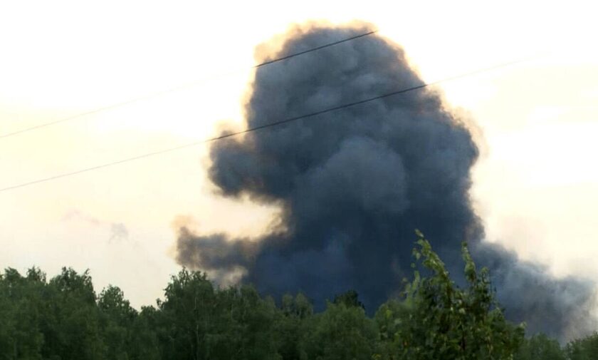 Ρωσία-Reuters: Αναφορές για εκρήξεις στην αεροπορική βάση Ένγκελς