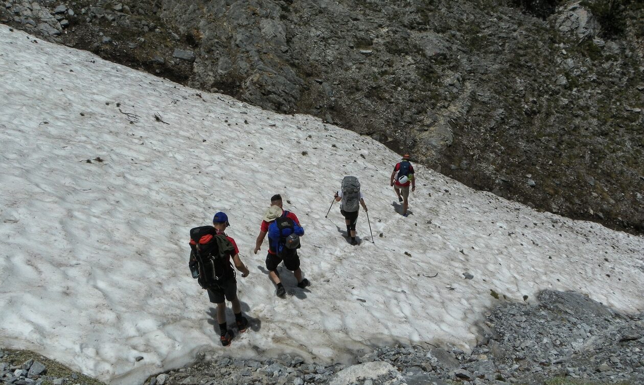 Όλυμπος: Συνεχίζεται για 2η ημέρα η επιχείρηση ανάσυρσης ορειβάτη