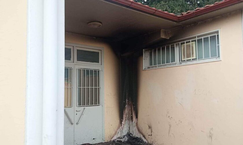 Θεσσαλονίκη: Βανδάλισαν και έβαλαν φωτιά σε νηπιαγωγείο στη Θέρμη