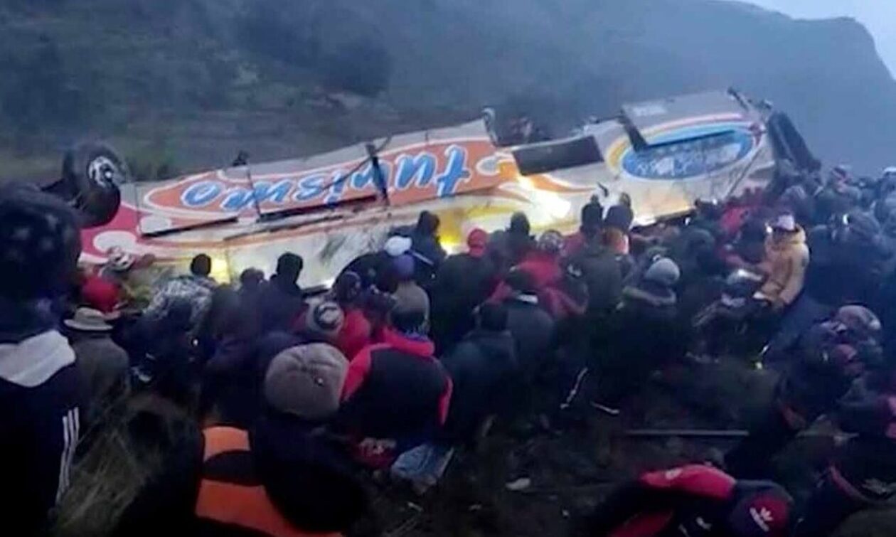 Βολιβία: 11 νεκροί και 23 τραυματίες από πτώση λεωφορείου σε χαράδρα