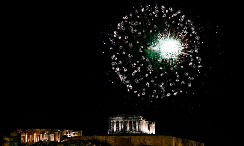 Πρωτοχρονιά 2023: Ζωντανά η αλλαγή του χρόνου στην Αθήνα