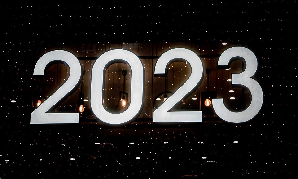 Πρωτοχρονιά 2023: Πολλές ευχές για όλους τους Έλληνες – Δύναμη και ελπίδα να αλλάξουμε μέσα μας