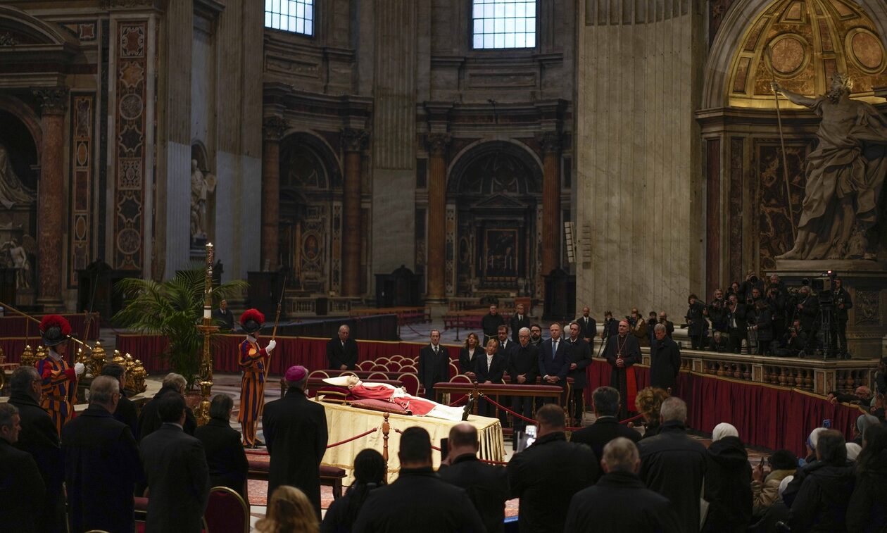 Πάπας Βενέδικτος: Σε λαϊκό προσκύνημα η σορός του στο Βατικανό