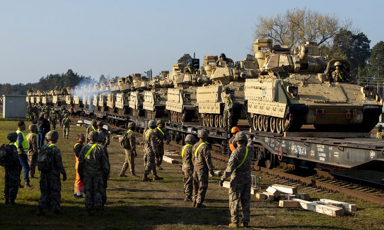 Οι ΗΠΑ εξετάζουν την αποστολή τεθωρακισμένων Bradley στην Ουκρανία