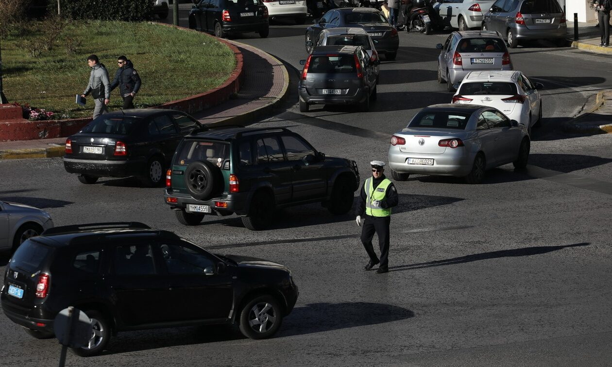 Θεοφάνεια: Κυκλοφοριακές ρυθμίσεις σήμερα σε Αθήνα και Πειραιά