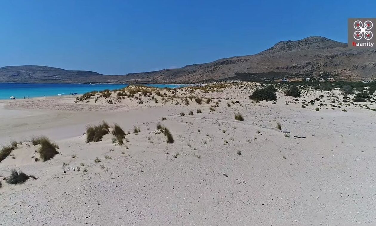 H κάτασπρη έρημος της Ελλάδας με τη σπάνια λευκή άμμο
