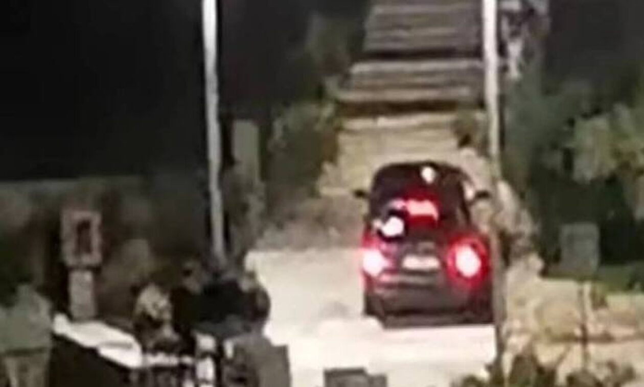 Οδηγός προσπάθησε να ανέβει σκαλιά με το… αυτοκίνητο στο Πόρτο Γερμενό