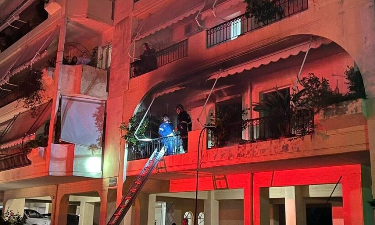 Αγρίνιο: 35χρονος έβαλε φωτιά στο σπίτι του και πήδηξε από την ταράτσα
