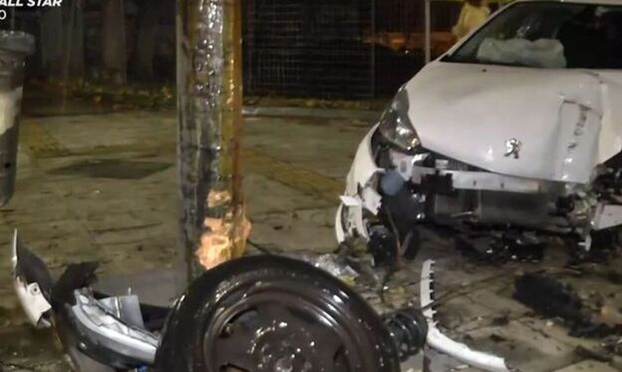 Θεσσαλονίκη: Αυτοκίνητο «καρφώθηκε» σε δέντρο στον Βαρδάρη