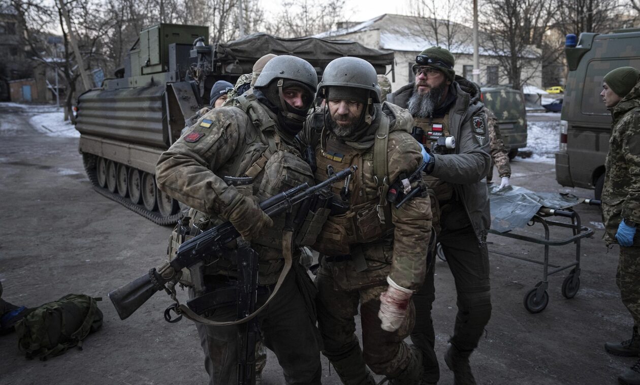 Ουκρανία: Οι ρωσικές δυνάμεις προελαύνουν στη στρατηγική πόλη Σολεντάρ