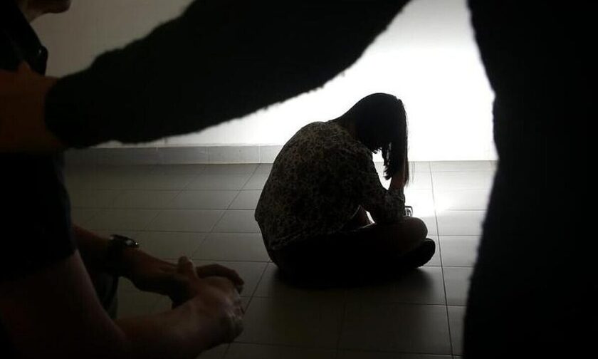 Άγιος Παντελεήμονας: Η 32χρονη μιλά για τον βιασμό και τον ξυλοδαρμό της
