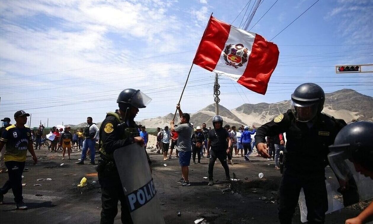 Πολιτική κρίση στο Περού: Έρευνες για τους θανάτους διαδηλωτών
