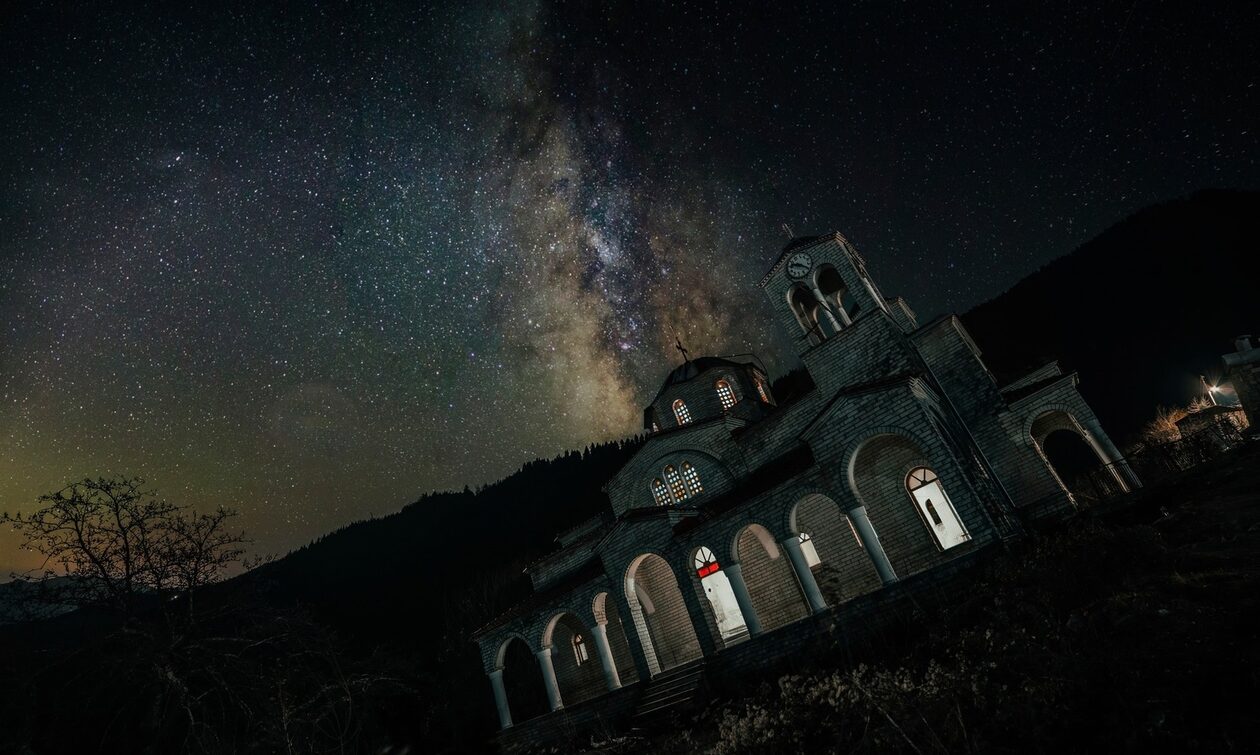 Τρίκαλα: Απίστευτες εικόνες από την εκκλησία που βουλιάζει στο Ροπωτό