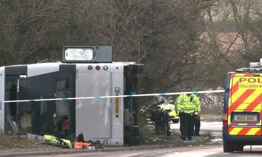Βρετανία: Ανετράπη διώροφο λεωφορείο στο Σόμερσετ- Αναφορές για πολλούς τραυματίες