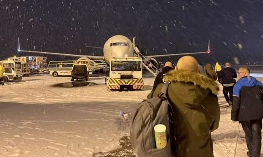 Έκλεισαν οι αεροδιάδρομοι στο αεροδρόμιο του Μάντσεστερ λόγω χιονιού