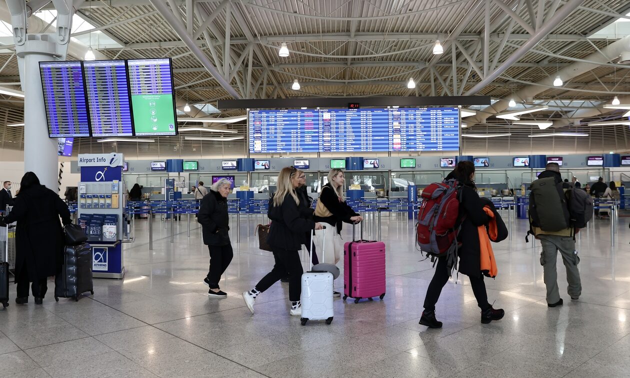 Αυξήθηκαν οι πτήσεις όμως μειώθηκε ο αριθμός των επιβατών στα ελληνικά αεροδρόμια το 2022