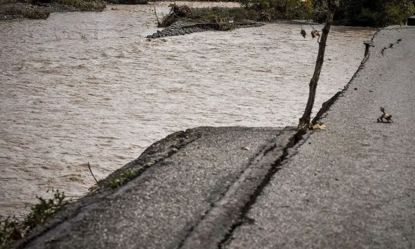 Δήμαρχος Καλλιθέας για το νηπιαγωγείο που πλημμύρισε: «Μπήκε λίγο νεράκι μέσα»