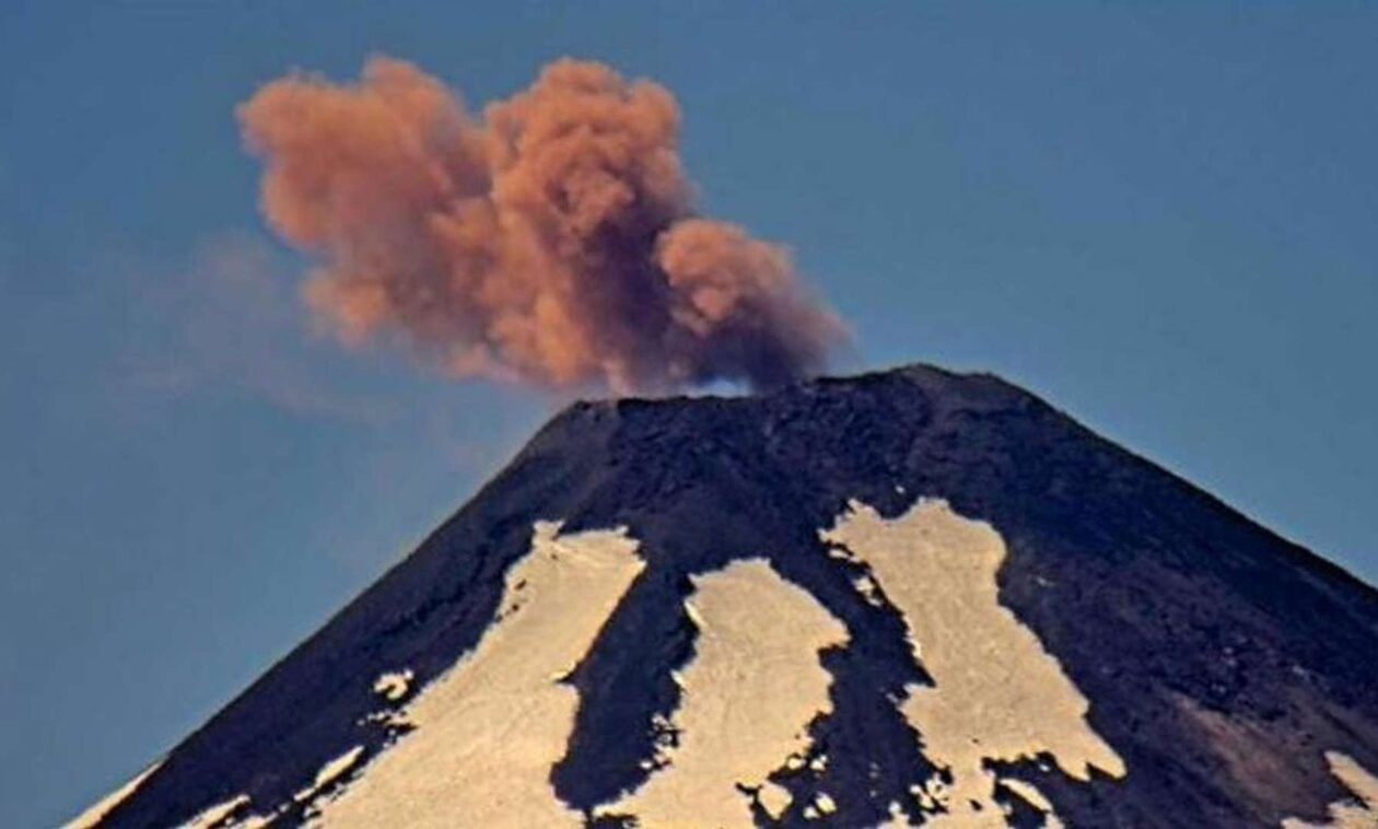 Χιλή: Αυξήθηκε το επίπεδο συναγερμού για το ηφαίστειο Λασκάρ - Αναμένεται έκρηξη