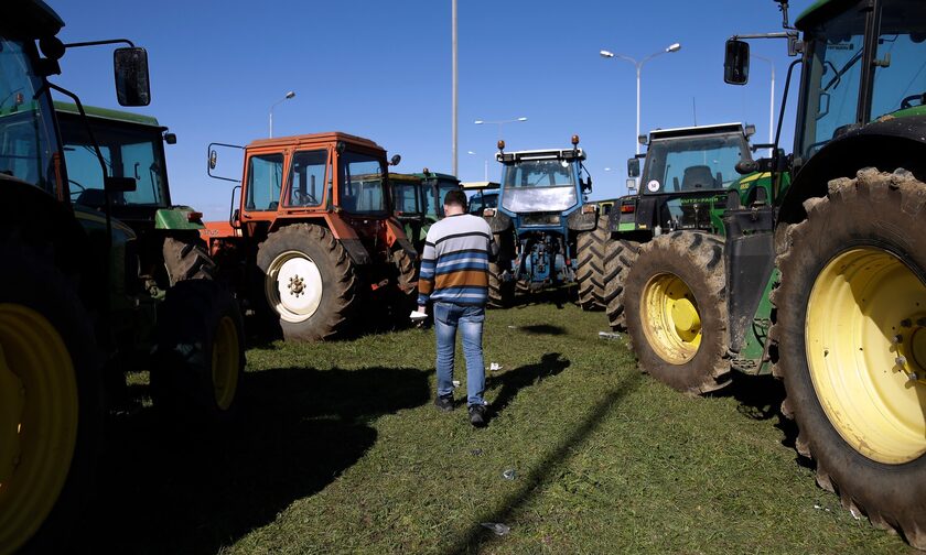 Οι αγρότες της Θεσσαλίας βγάζουν τα τρακτέρ στο δρόμο – Τι ζητούν