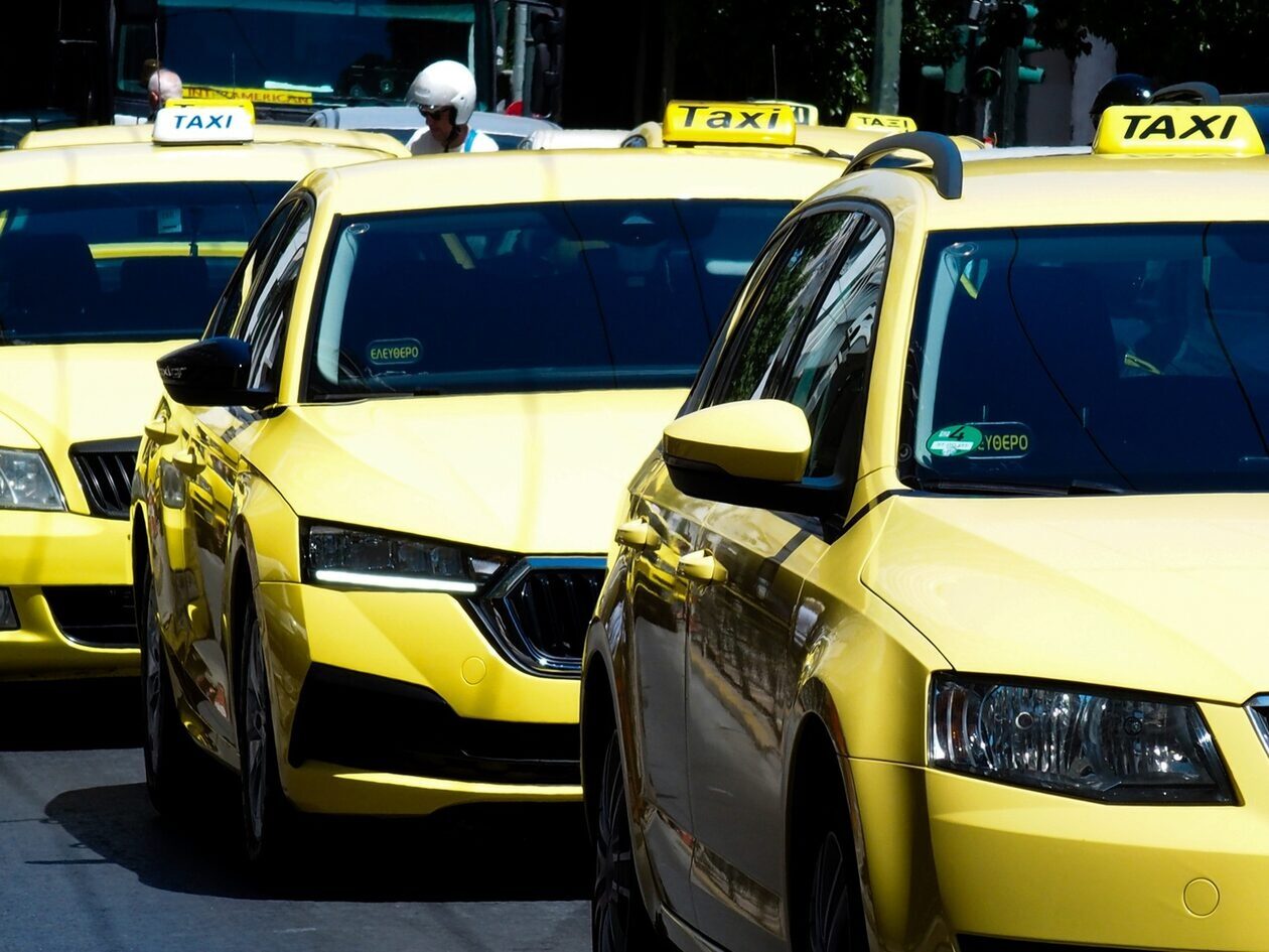 Κινητοποιήσεις από οδηγούς ταξί στο κέντρο της Αθήνας - Τα αιτήματά τους