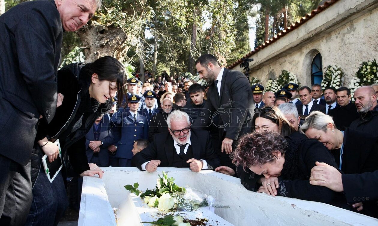 Σπαράζουν καρδιές στην ταφή του Υποσμηναγού Μάριου Μιχαήλ Τουρούτσικα