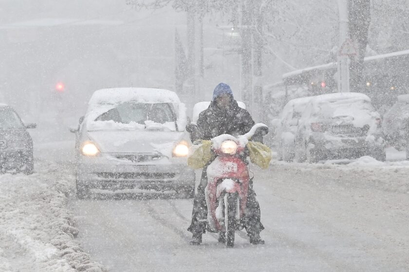 Κακοκαιρία Μπάρμπαρα: Νέο σφοδρότερο κύμα χιονιά στην Αττική