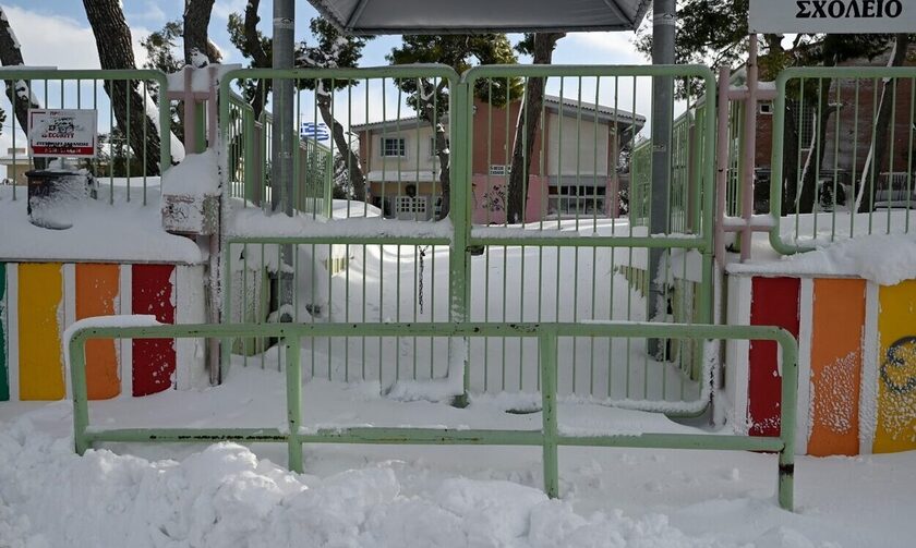 Schools and kindergartens to remain shut in most of Attica on Tuesday