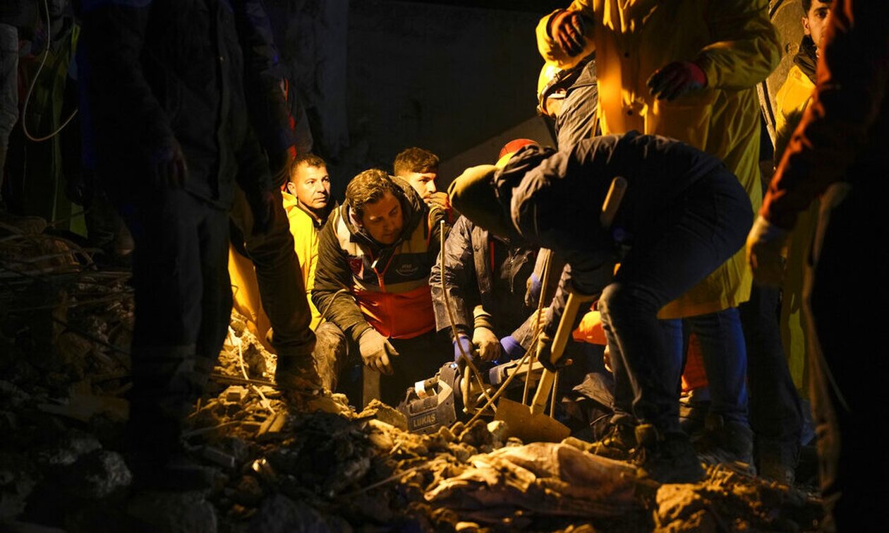 Σεισμός 7,8 Ρίχτερ: Τους 3.823 έφτασαν οι νεκροί σε Τουρκία και Συρία