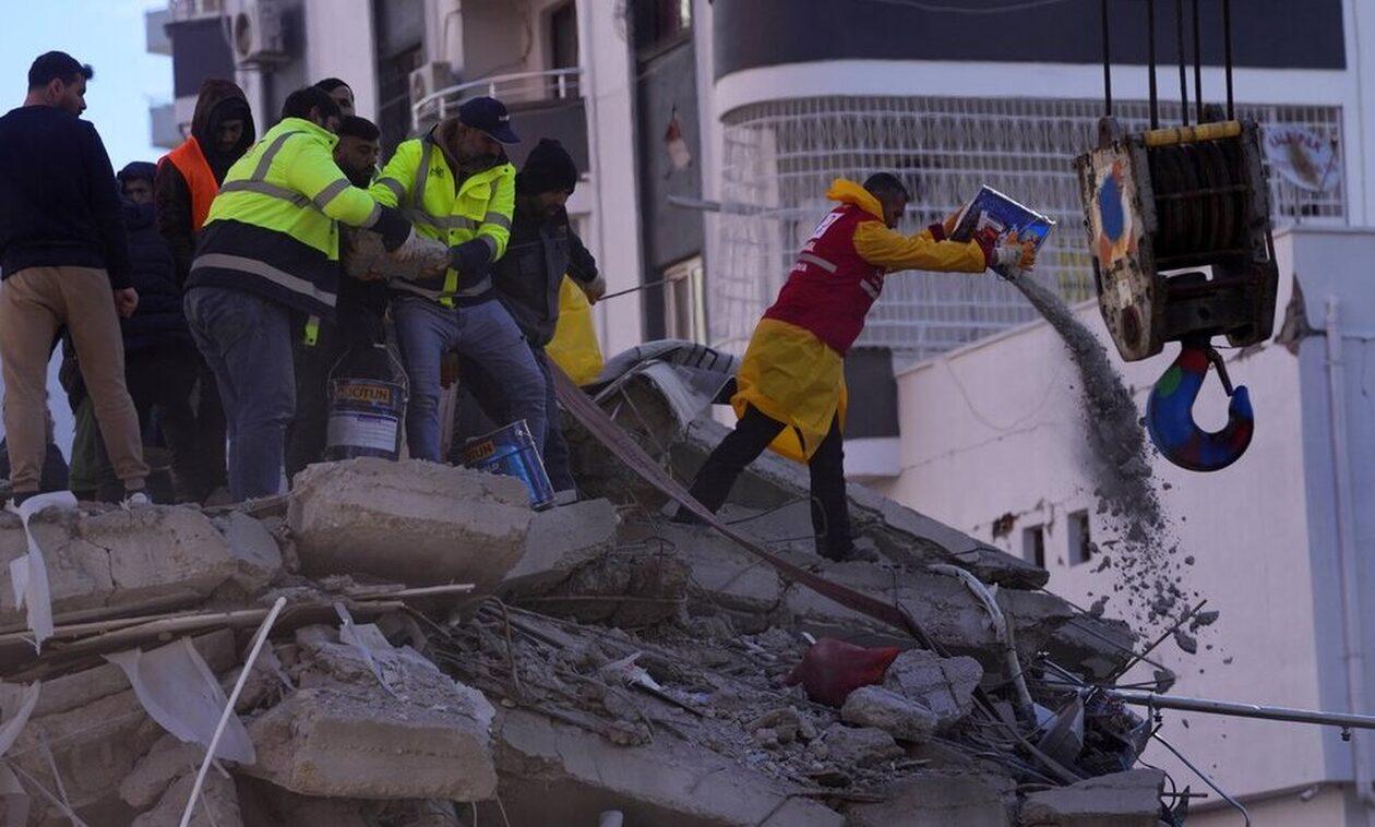 Σεισμός στην Τουρκία: Εγκλωβισμένοι στέλνουν ηχητικά μηνύματα κάτω από τα ερείπια