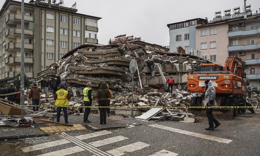 Σεισμός Τουρκία: «Υπάρχουν πολλοί εγκλωβισμένοι στα ερείπια» – Τι εκτιμά ο Ευθύμης Λέκκας