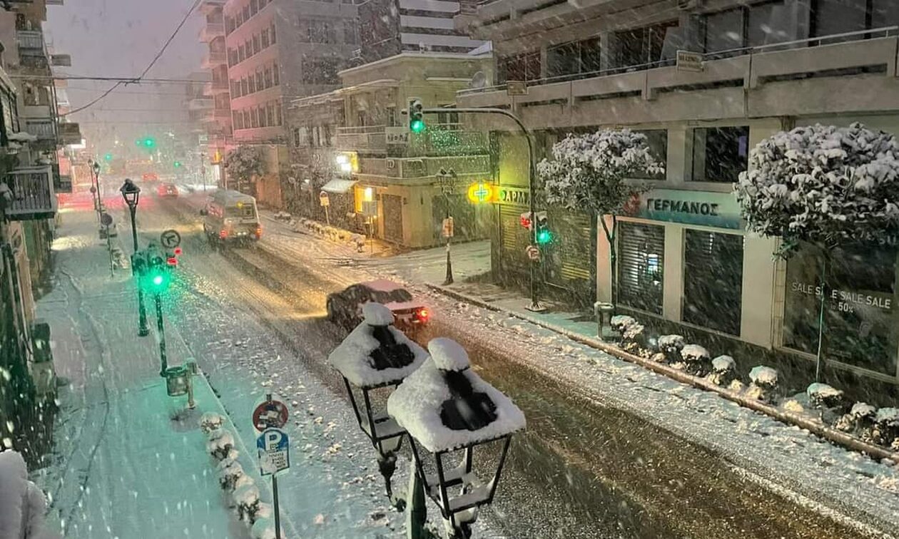 Κακοκαιρία Μπάρμπαρα: Ξεκίνησε ξανά η χιονόπτωση στο Βόλο