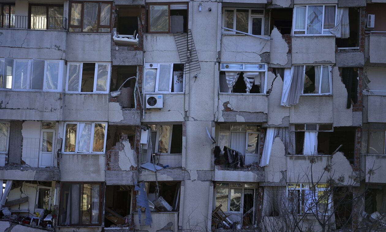 Σεισμός στην Τουρκία: Εξόφθαλμες αστοχίες στον σχεδιασμό των κτηρίων - Ολική καταστροφή
