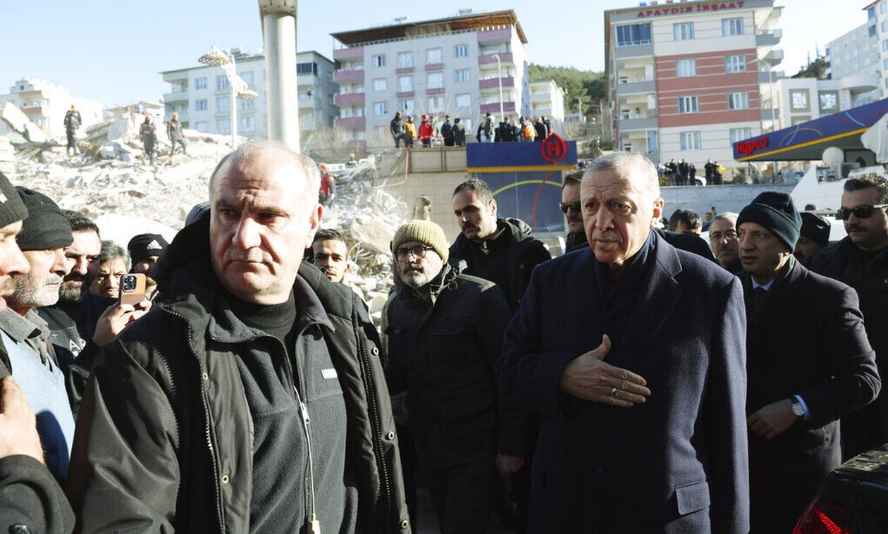 Σεισμός στην Τουρκία: «Ντροπή σας!» - Οργισμένοι οι Τούρκοι με τον Ερντογάν