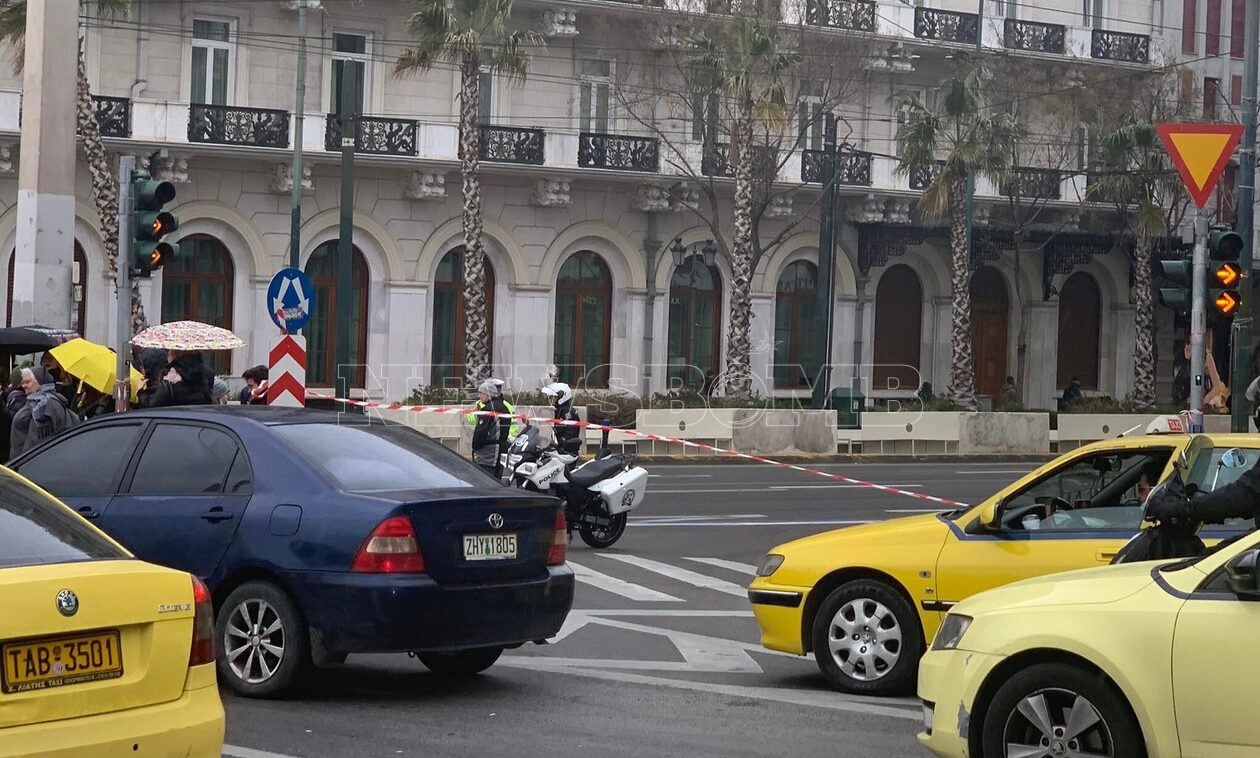Ελεγχόμενη έκρηξη σε «ύποπτη» βαλίτσα στο κέντρο της Αθήνας - Λήξη συναγερμού