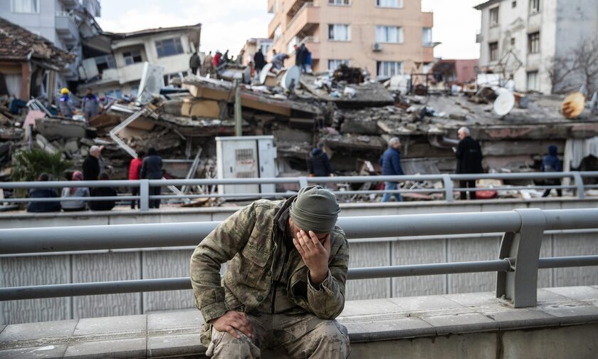 Σεισμός στην Τουρκία: Συγκλονίζει Έλληνας διάσωστης - «Οι Τούρκοι μας αγκαλιάζουν και μας φιλάνε»
